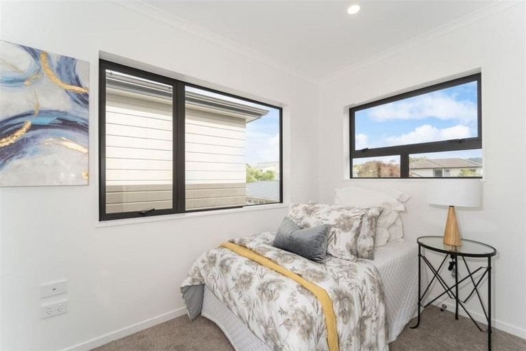 Photo of property in 30c Godley Road, Green Bay, Auckland, 0604