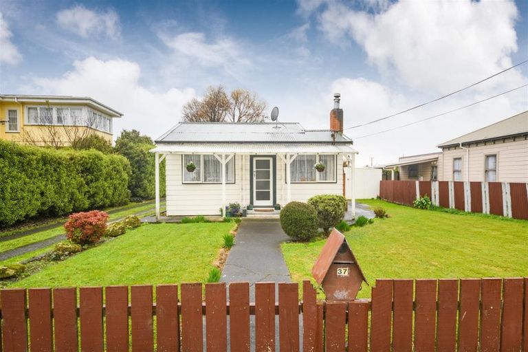 Photo of property in 37 Station Road, Marton, 4710