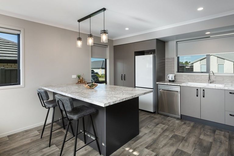 Photo of property in 28 Taffe Crescent, Pyes Pa, Tauranga, 3112