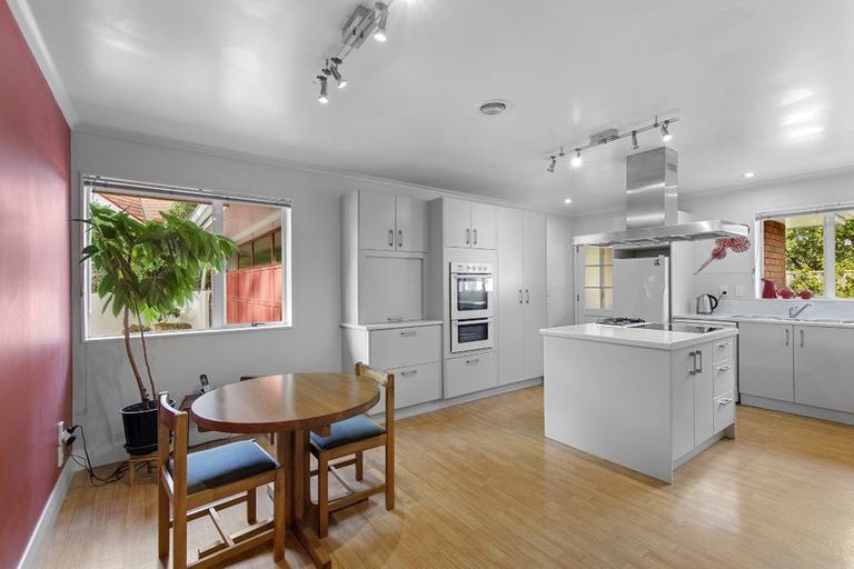 Photo of property in 2 Bloomfield Terrace, Hutt Central, Lower Hutt, 5010