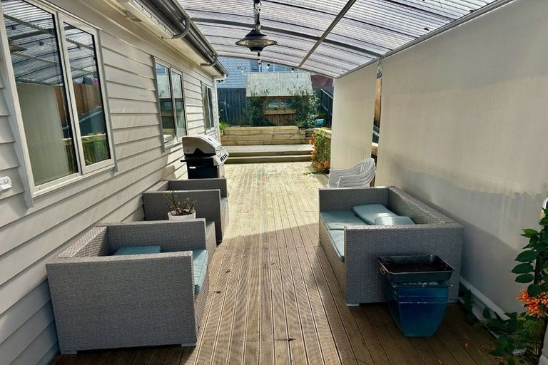 Photo of property in 16 San Casello Rise, Henderson, Auckland, 0612