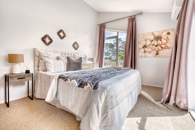 Photo of property in 32 Outlook Road, Greenhithe, Auckland, 0632