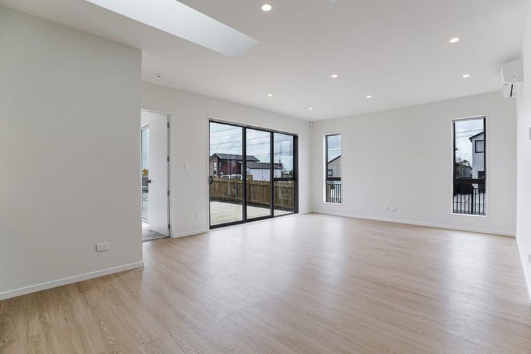 Photo of property in 17 Puwha Street, Massey, Auckland, 0614