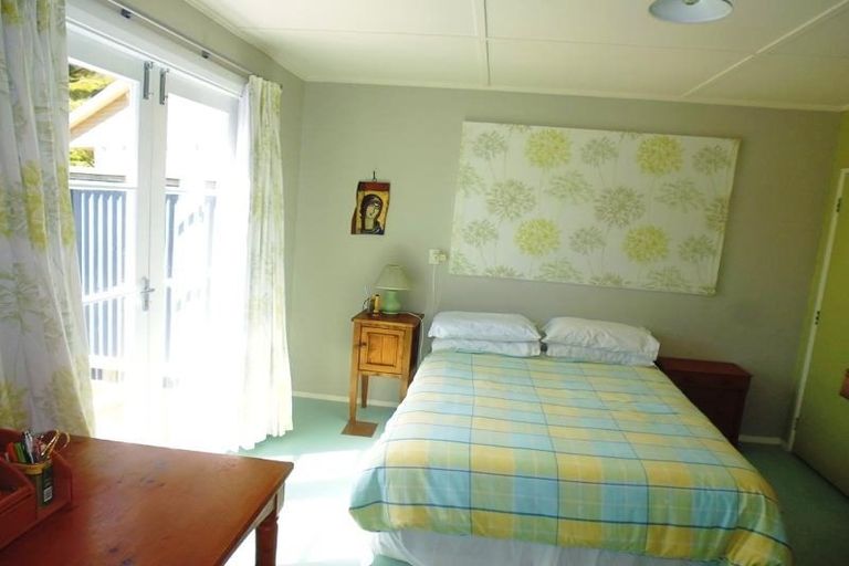 Photo of property in 7 Poneke Drive, Waikanae, 5036