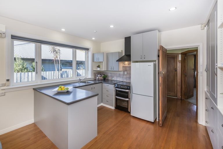 Photo of property in 69 Corson Avenue, Beckenham, Christchurch, 8023