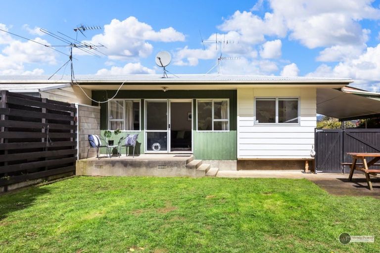 Photo of property in 1/27 Larchmont Grove, Totara Park, Upper Hutt, 5018