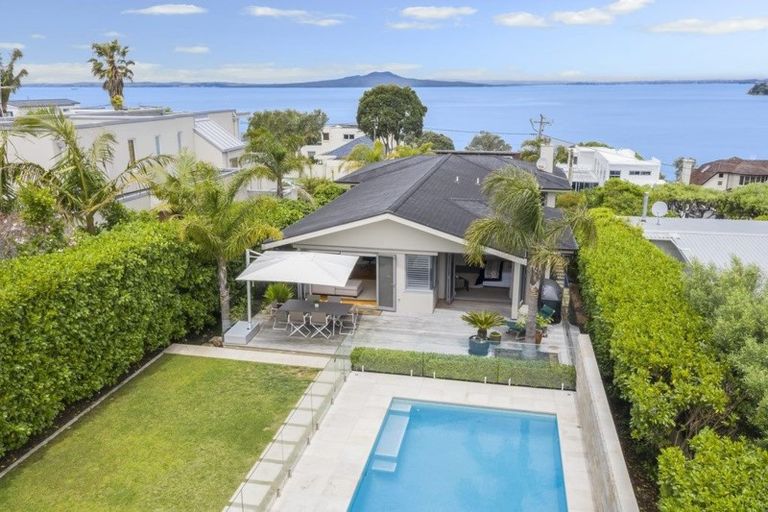 Photo of property in 14 Churchill Road, Murrays Bay, Auckland, 0630