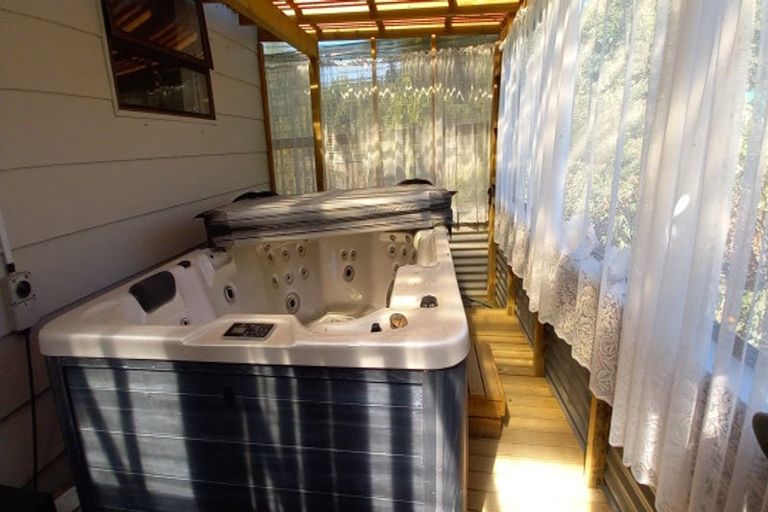 Photo of property in 33 Clifden Highway, Tuatapere, 9620