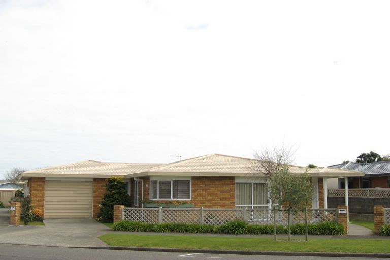 Photo of property in 4 Normanby Street, Fitzroy, New Plymouth, 4312