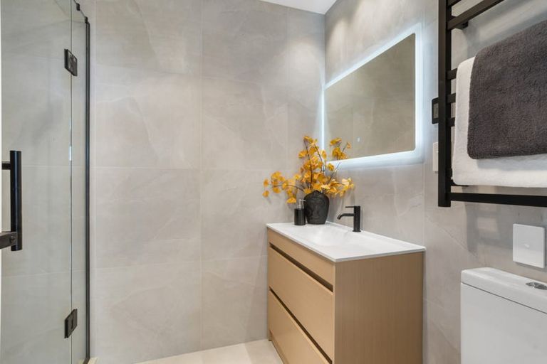 Photo of property in 21b Pipitea Place, Massey, Auckland, 0614