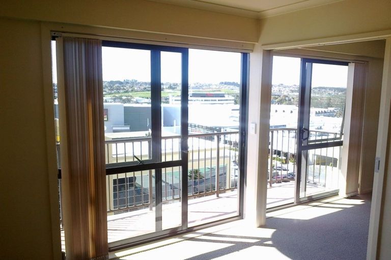 Photo of property in The Rennaissance, 11i/18 Ronwood Avenue, Manukau, Auckland, 2104