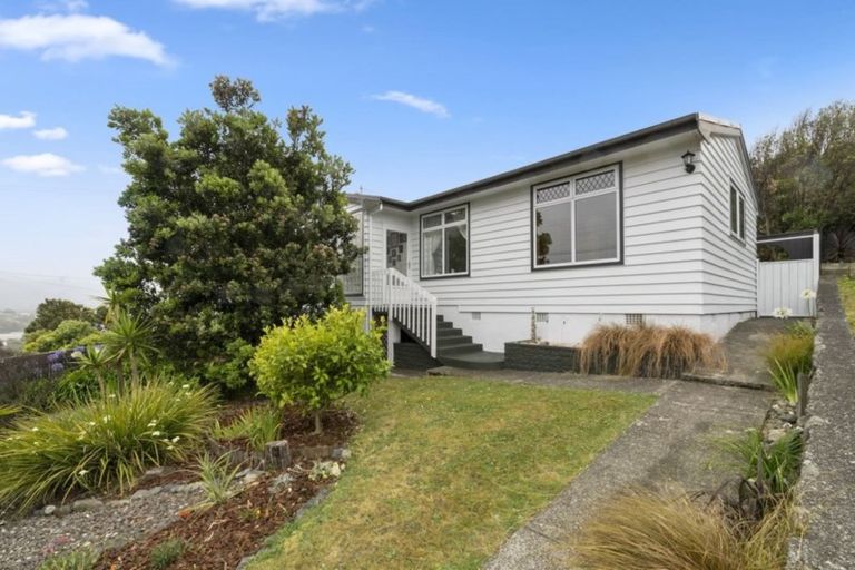 Photo of property in 89 Taylor Terrace, Tawa, Wellington, 5028