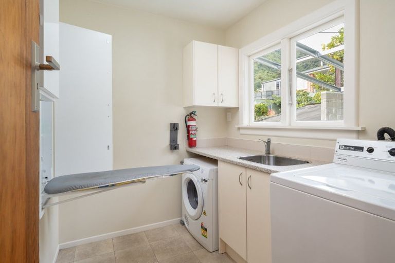 Photo of property in 34 Waikawa Road, Picton, 7220