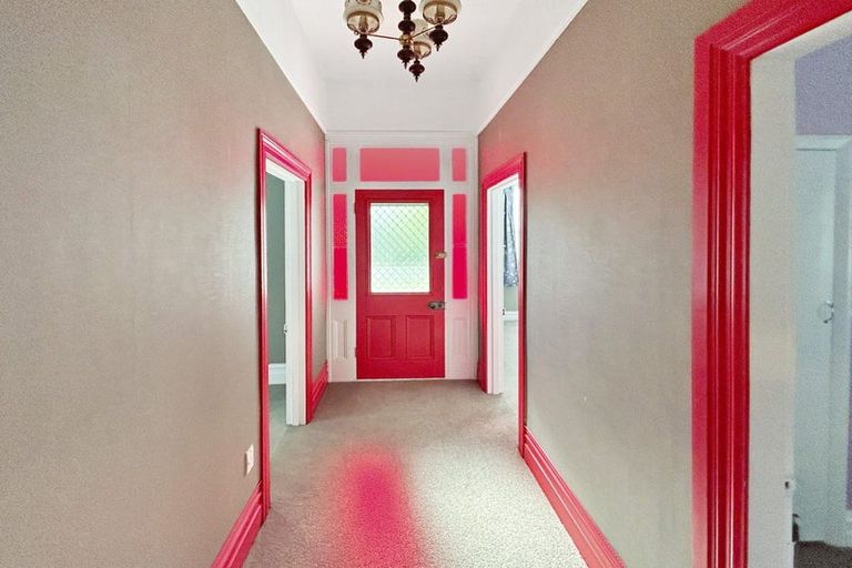 Photo of property in 21 Weraroa Road, Waverley, 4510