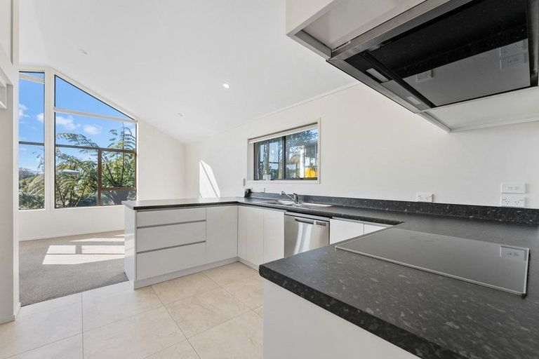 Photo of property in 21 Nevada Drive, Merrilands, New Plymouth, 4312