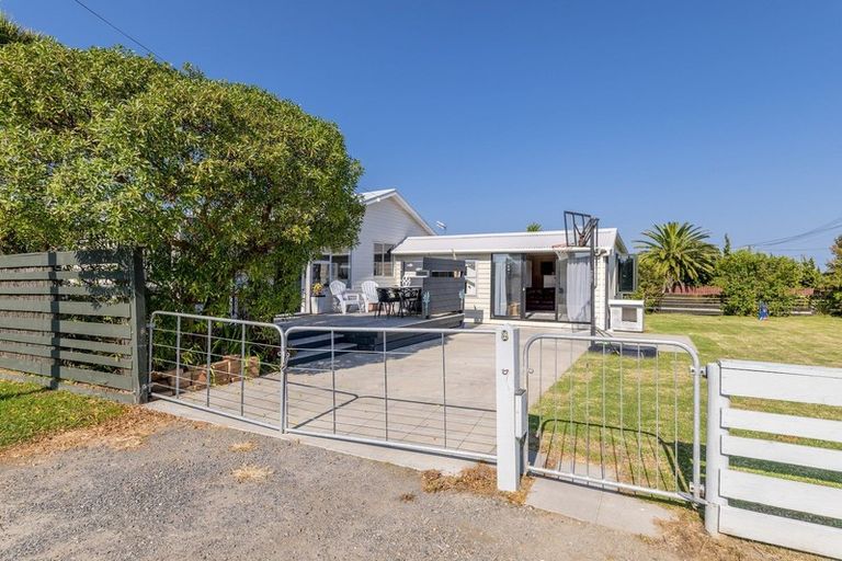 Photo of property in 8 Linklater Avenue, Foxton Beach, Foxton, 4815