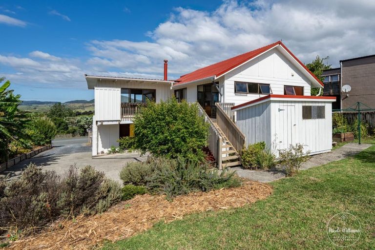 Photo of property in 37 Whaka Street, Maungaturoto, 0520