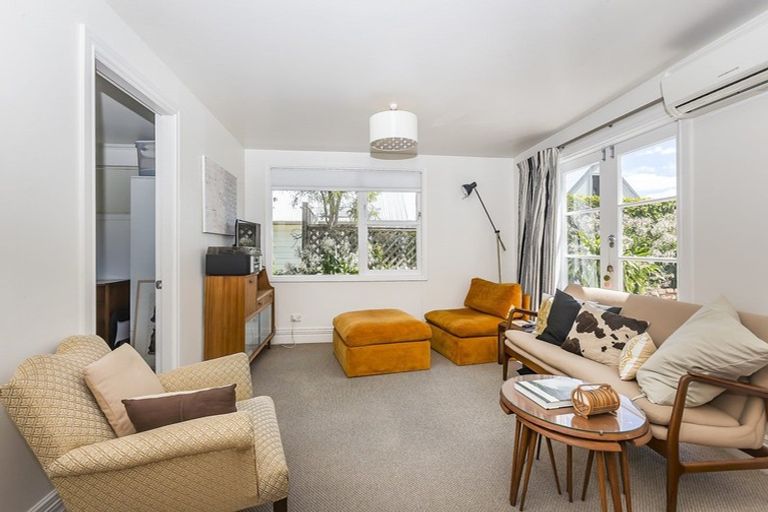 Photo of property in 5 Stafford Street, Mount Victoria, Wellington, 6011