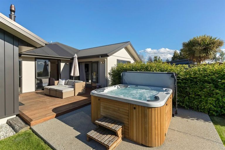 Photo of property in 54 Charles Court, Lake Hawea, Wanaka, 9382