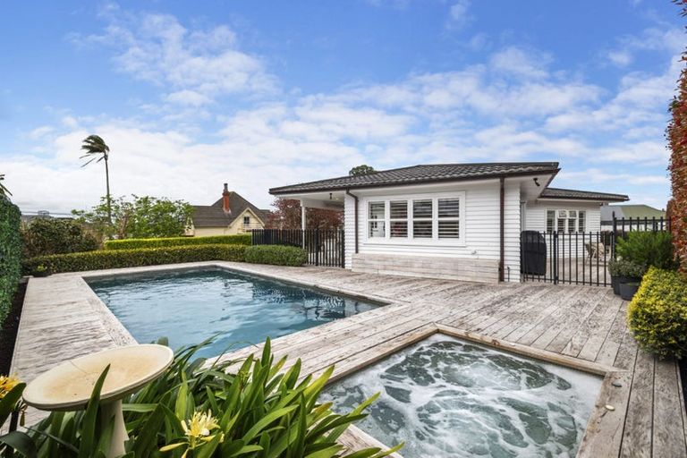 Photo of property in 34 Hinemoa Street, Birkenhead, Auckland, 0626