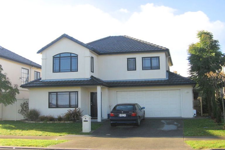 Photo of property in 4 Thornbury Crescent, East Tamaki Heights, Auckland, 2016