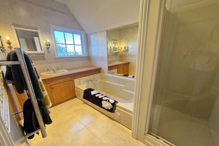 Photo of property in 14 Roslyn Road, Bluff Hill, Napier, 4110