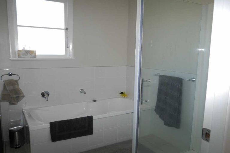 Photo of property in 41a Tiromoana Road, Raumati South, Paraparaumu, 5032