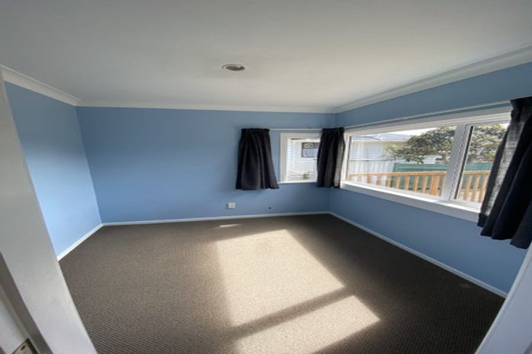 Photo of property in 21 Mexted Terrace, Tawa, Wellington, 5028