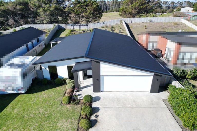 Photo of property in 17 Oxnam Place, Foxton Beach, Foxton, 4815