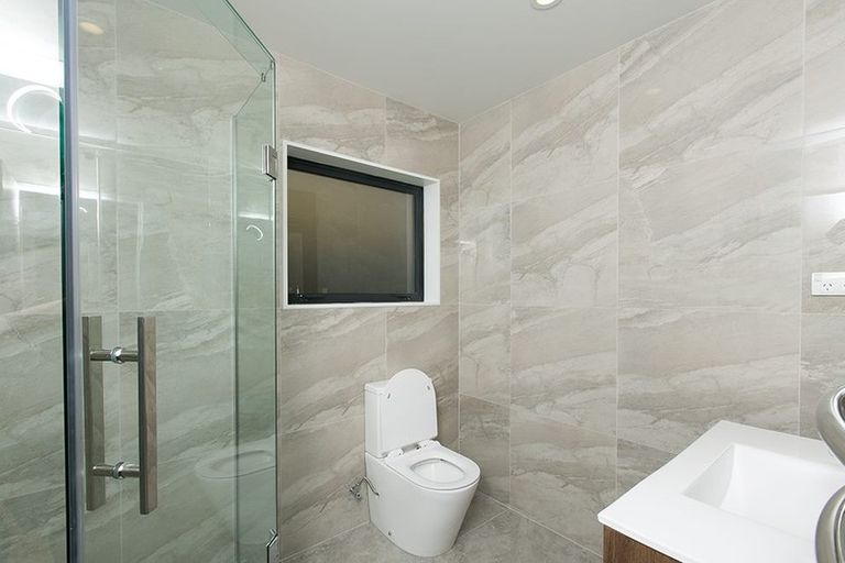 Photo of property in 127a Exmouth Road, Northcote, Auckland, 0627