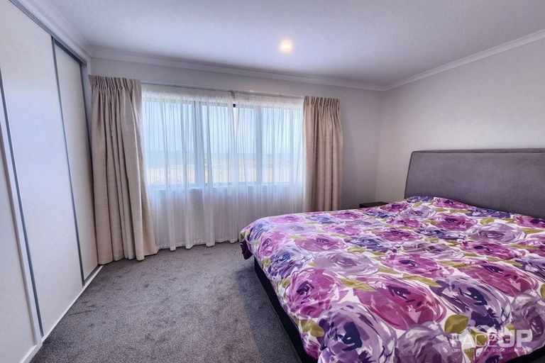 Photo of property in 18 Pukewhero Rise, Westgate, Auckland, 0614