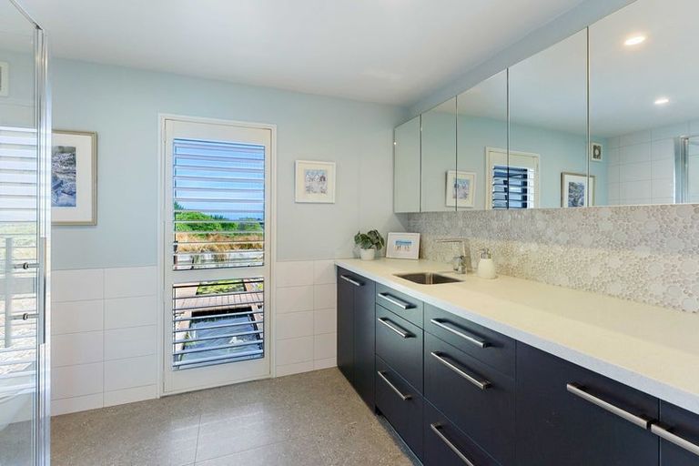 Photo of property in 104 Raukawa Road, Peka Peka, Waikanae, 5391