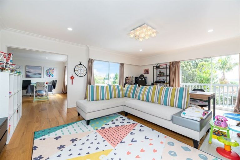 Photo of property in 6 Fairlea Road, Te Atatu South, Auckland, 0610