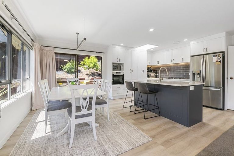 Photo of property in 3 Vari Place, Bayview, Auckland, 0629