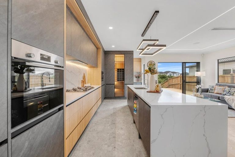 Photo of property in 24 Ballyalton Crescent, Flat Bush, 2019