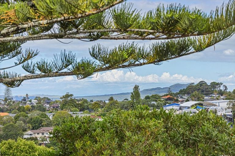 Photo of property in 23 Coromandel Crescent, Mairangi Bay, Auckland, 0630