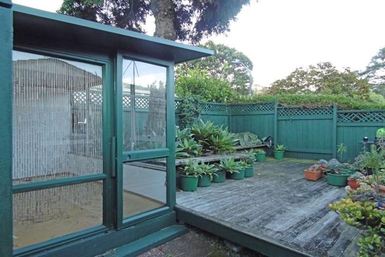 Photo of property in 2/6 Keldale Place, Forrest Hill, Auckland, 0620