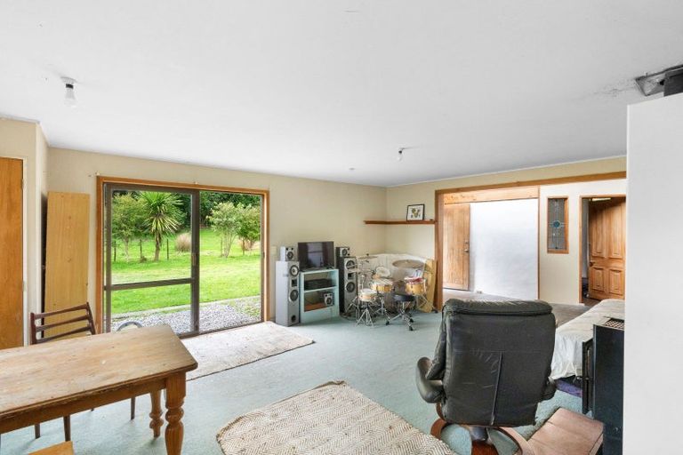 Photo of property in 302 North Manakau Road, Manakau, Levin, 5573