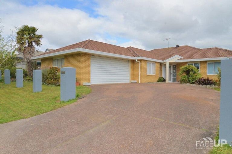Photo of property in 107 Marina View Drive, West Harbour, Auckland, 0618