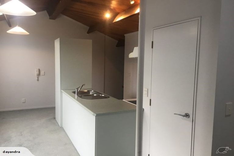 Photo of property in Metro Apartments, 16/220 Thorndon Quay, Pipitea, Wellington, 6011