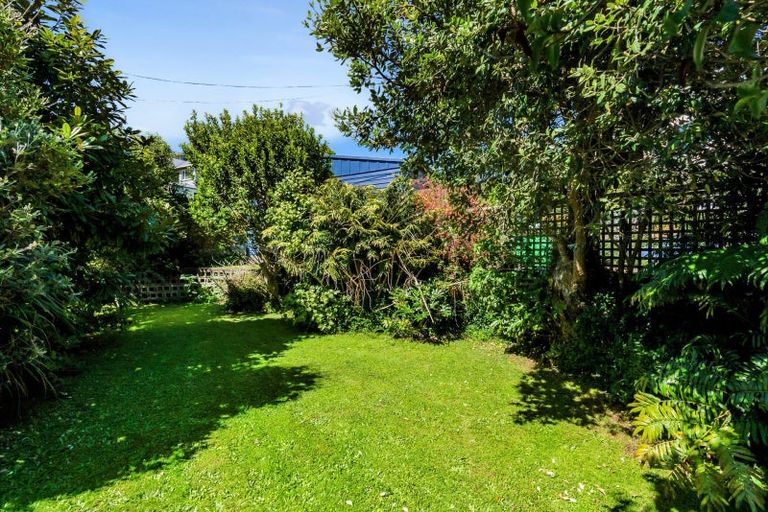 Photo of property in 52 Queens Road, Glen Avon, New Plymouth, 4312