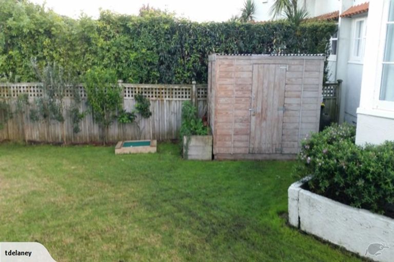 Photo of property in 60 Old Lake Road, Narrow Neck, Auckland, 0624