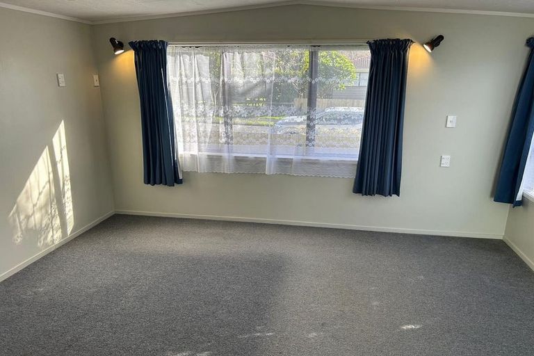 Photo of property in 12 Edwin Freeman Place, Ranui, Auckland, 0612