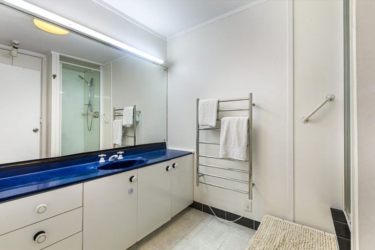 Photo of property in 102 Prince Regent Drive, Half Moon Bay, Auckland, 2012