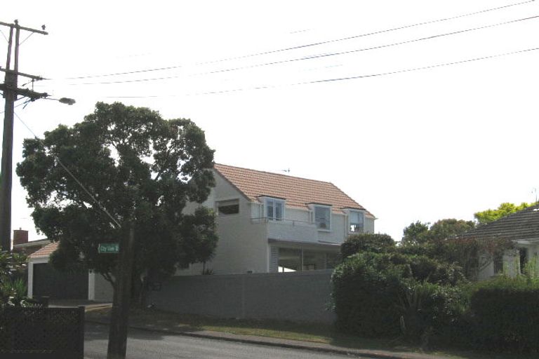 Photo of property in 1/3 Tui Glen Road, Birkenhead, Auckland, 0626