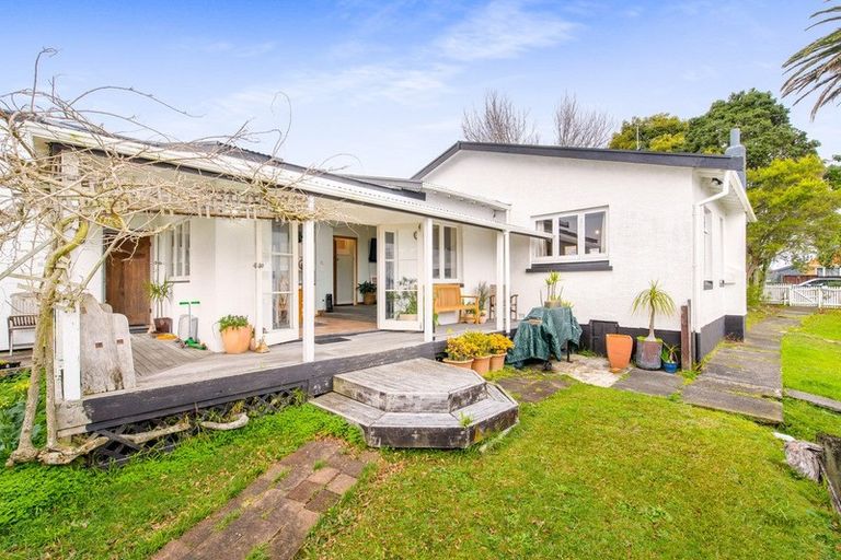 Photo of property in 1/22 Islington Avenue, New Lynn, Auckland, 0600