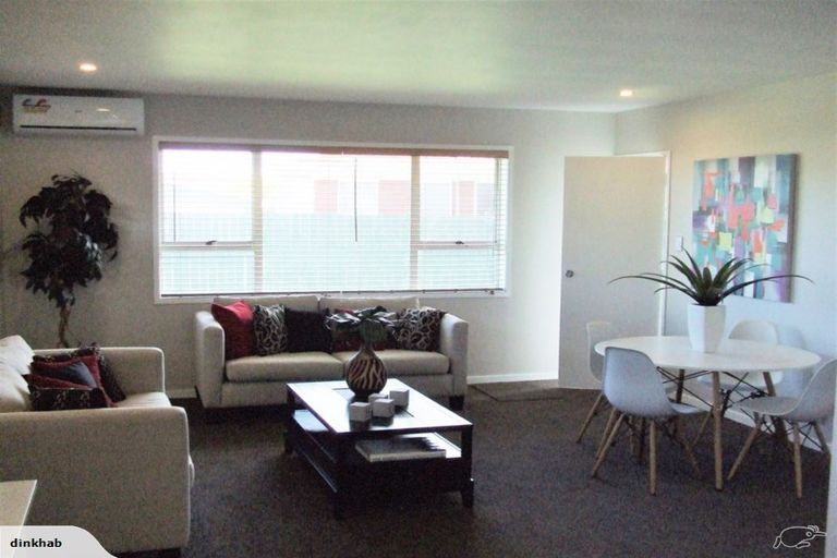 Photo of property in 2/34 Blacklock Avenue, Henderson, Auckland, 0612