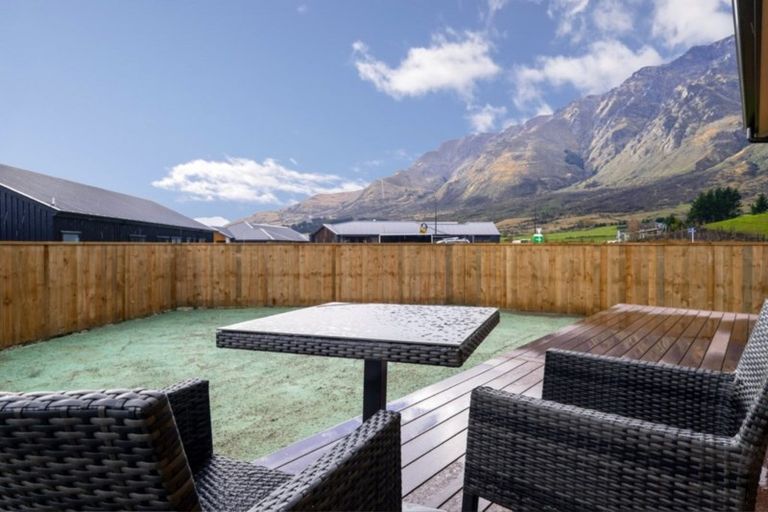 Photo of property in 8 Shepherd Road, Jacks Point, Queenstown, 9371