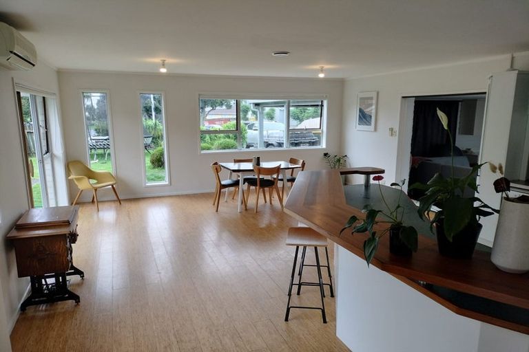 Photo of property in 9 Sealand Place, Mangere Bridge, Auckland, 2022