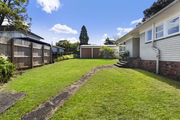 Photo of property in 104 Chivalry Road, Glenfield, Auckland, 0629